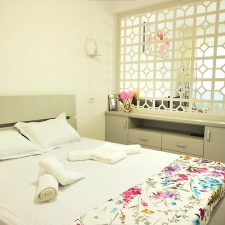 Cozy Flowers Studio - Fast Wi-Fi & Washer-Dryer Brasov Bagian luar foto