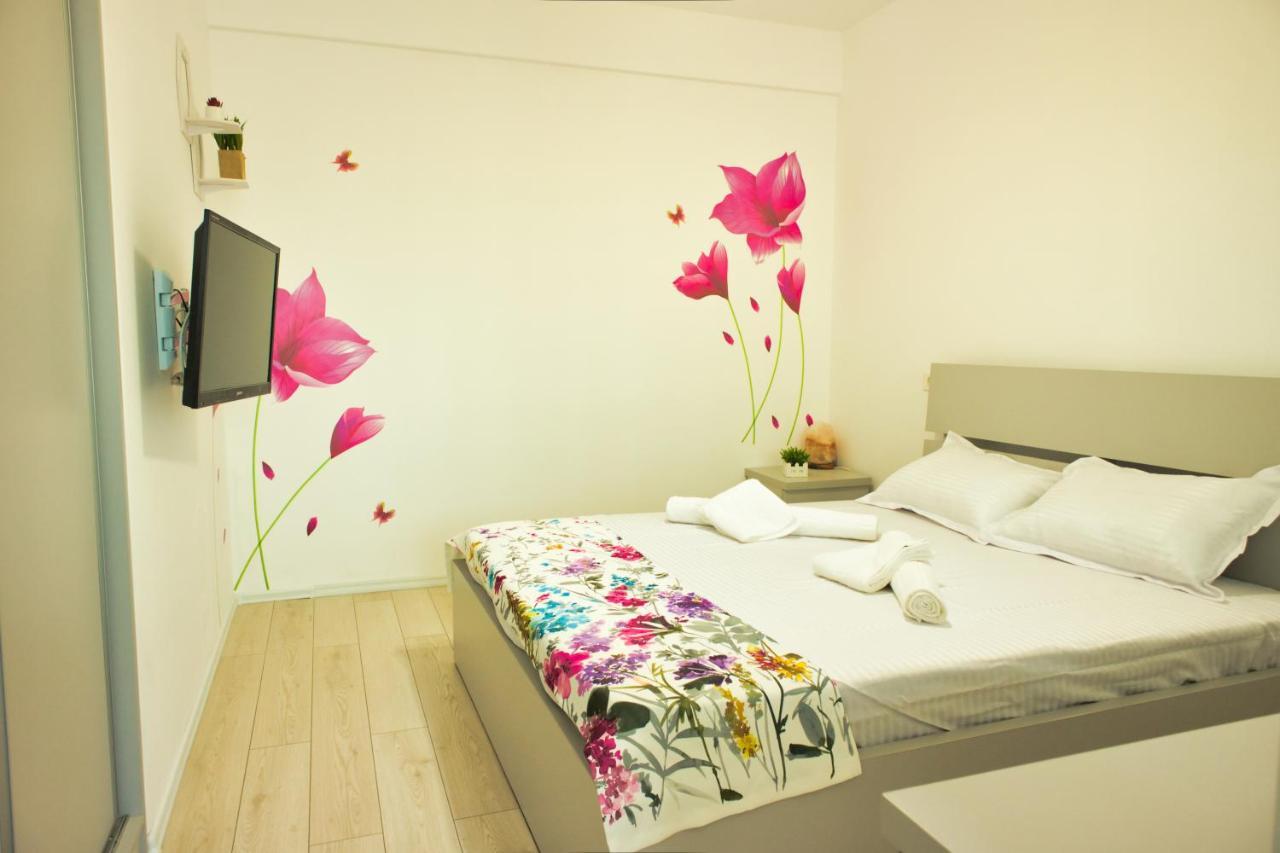 Cozy Flowers Studio - Fast Wi-Fi & Washer-Dryer Brasov Bagian luar foto