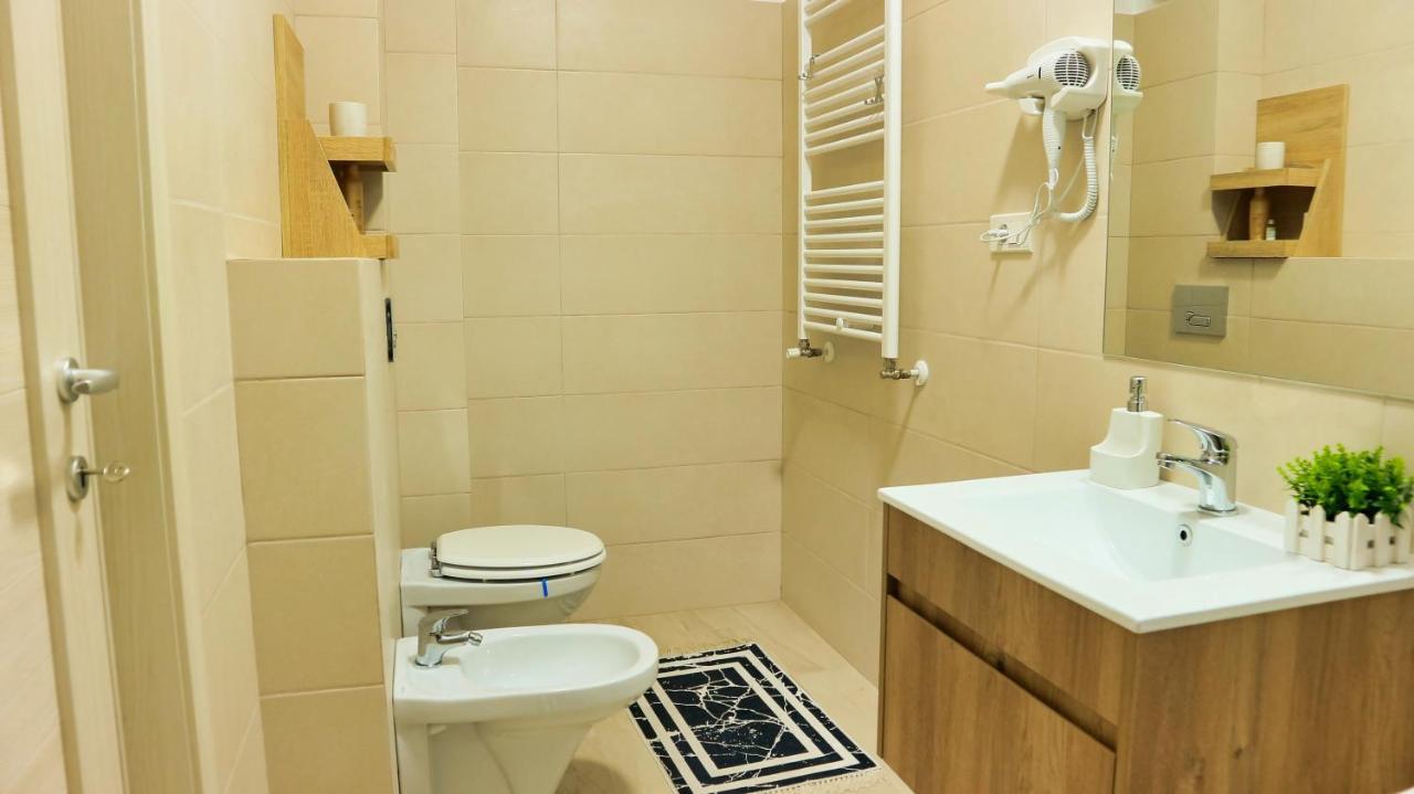 Cozy Flowers Studio - Fast Wi-Fi & Washer-Dryer Brasov Bagian luar foto