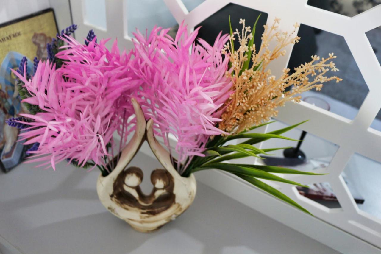 Cozy Flowers Studio - Fast Wi-Fi & Washer-Dryer Brasov Bagian luar foto